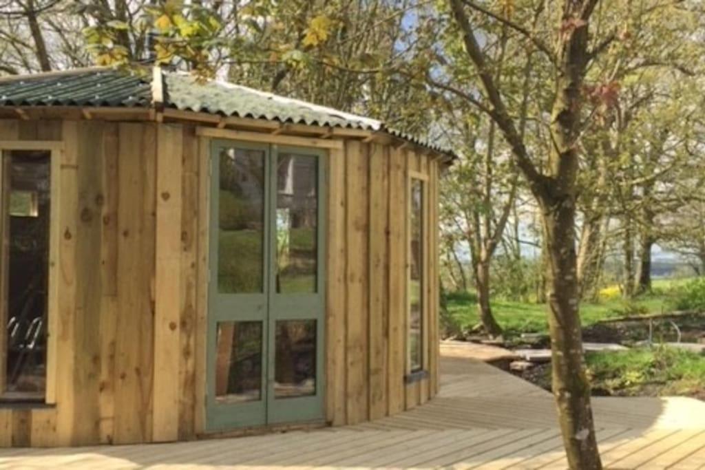 The Roundhouse - Unique Space Nestled In The Trees Begelly Экстерьер фото